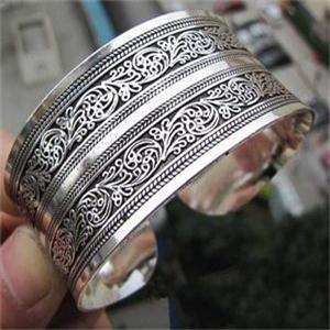 Vintage Elegant Tibet Totem Cuff Bracelet Bangle