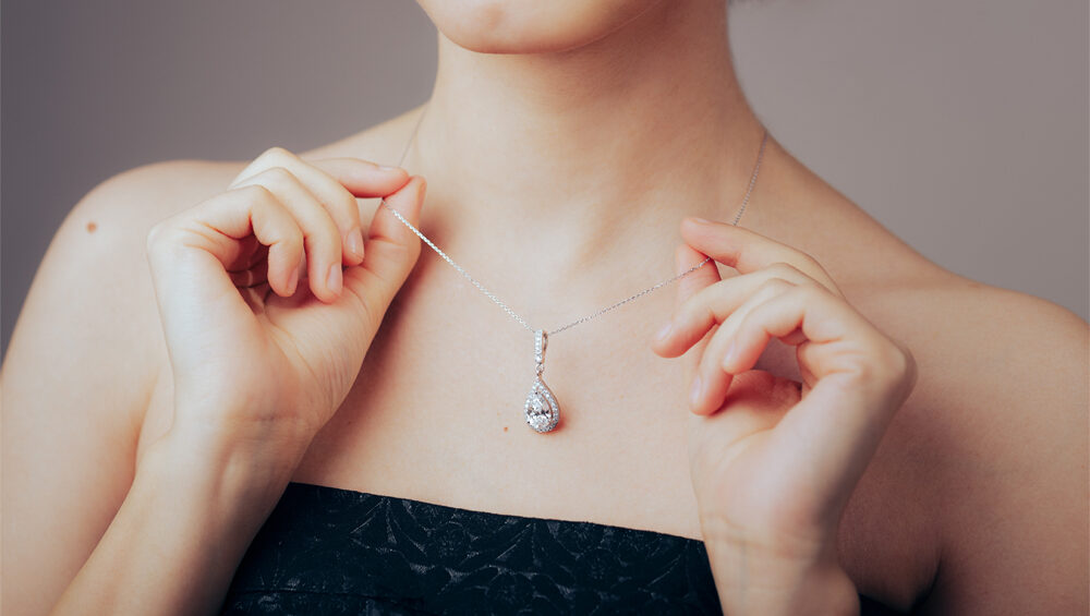 Types of Necklaces: A Stylish Journey from Chokers to Statement Pieces