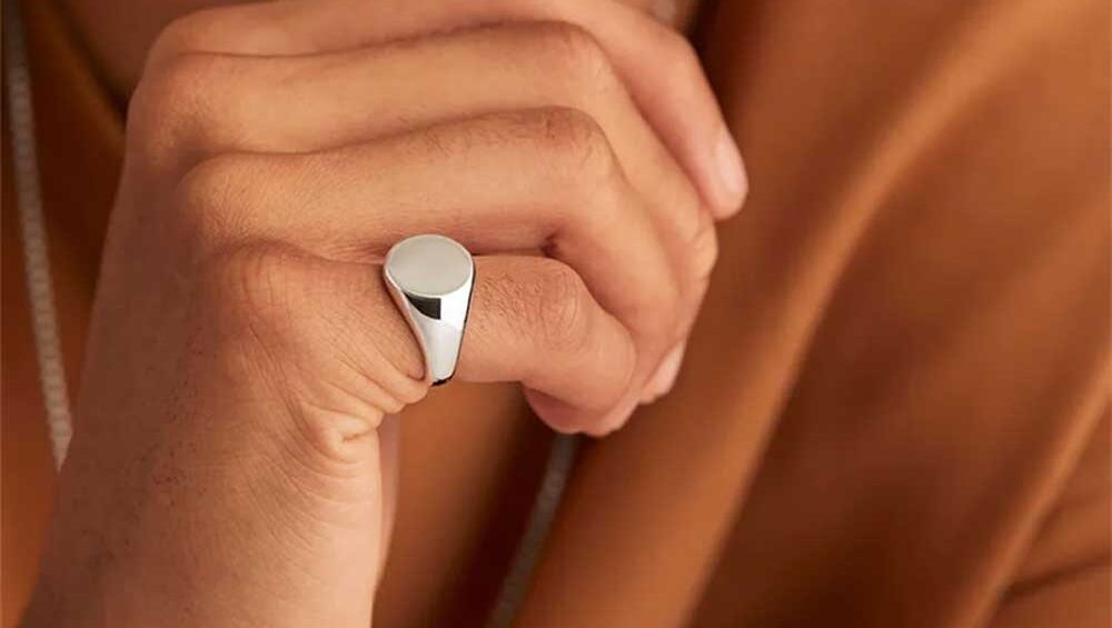 The Timeless Appeal of Signet Rings: Unlocking the Symbolism and Significance