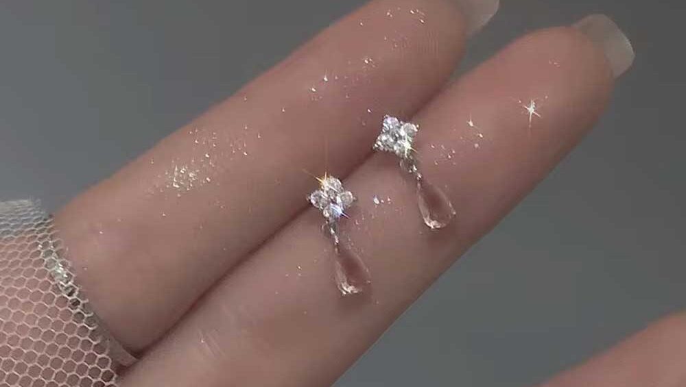 Dazzle in Style: Exploring the Different Types of Drop Earrings