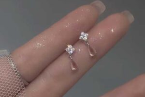Dazzle in Style: Exploring the Different Types of Drop Earrings