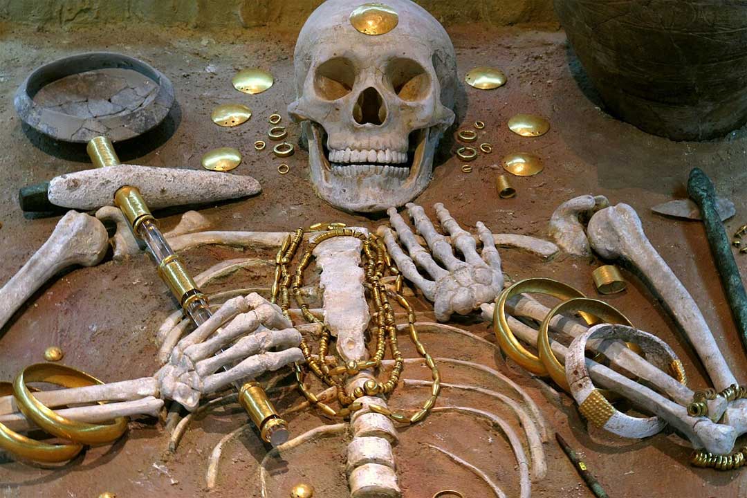 History of gold jewelry