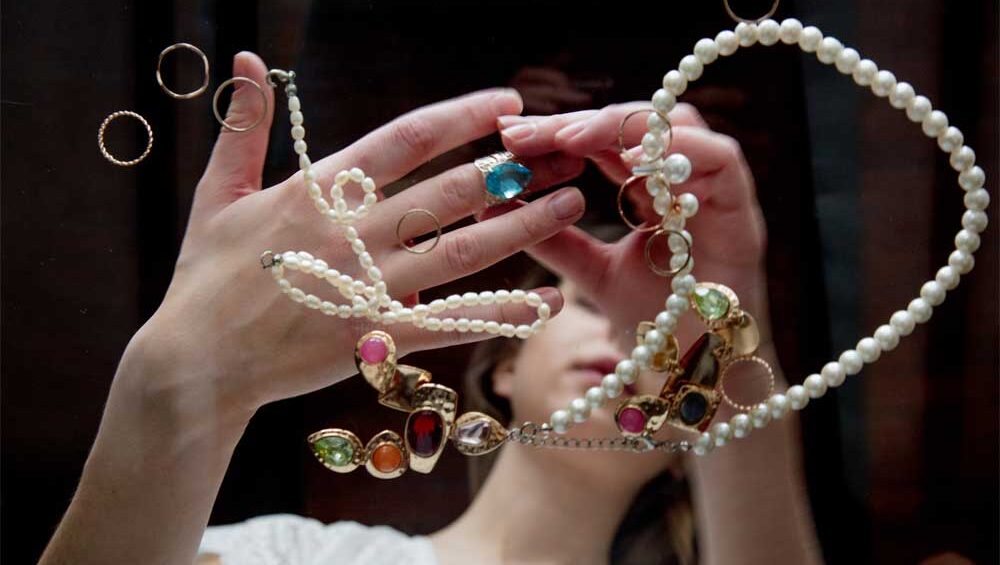 Dazzle and Shine: The Ultimate Guide to Styling Jewelry for Every Occasion