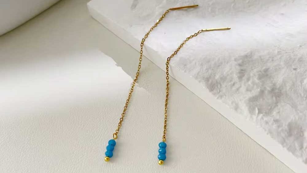 Threader Earrings: Shedding Light on this Trendy Jewelry Accessory
