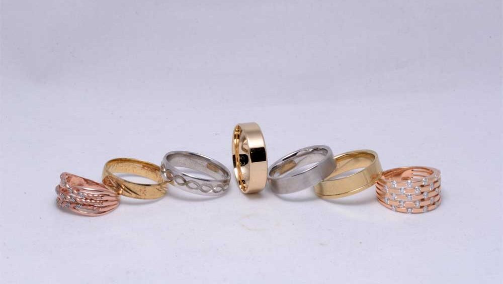 The Glamorous World of Metal Jewelry: Unveiling the Secrets Behind Its Timeless Beauty