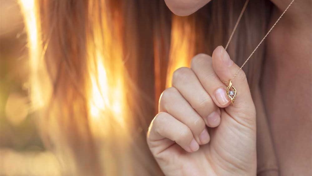 The Ultimate Guide to Pendant Necklaces: Unveiling the Charms and Styles