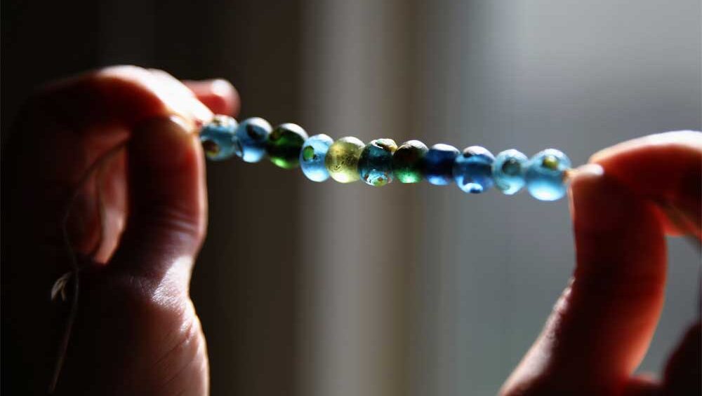 Dazzling Beauty: Exploring Glass Beads as a Stunning Jewelry Material