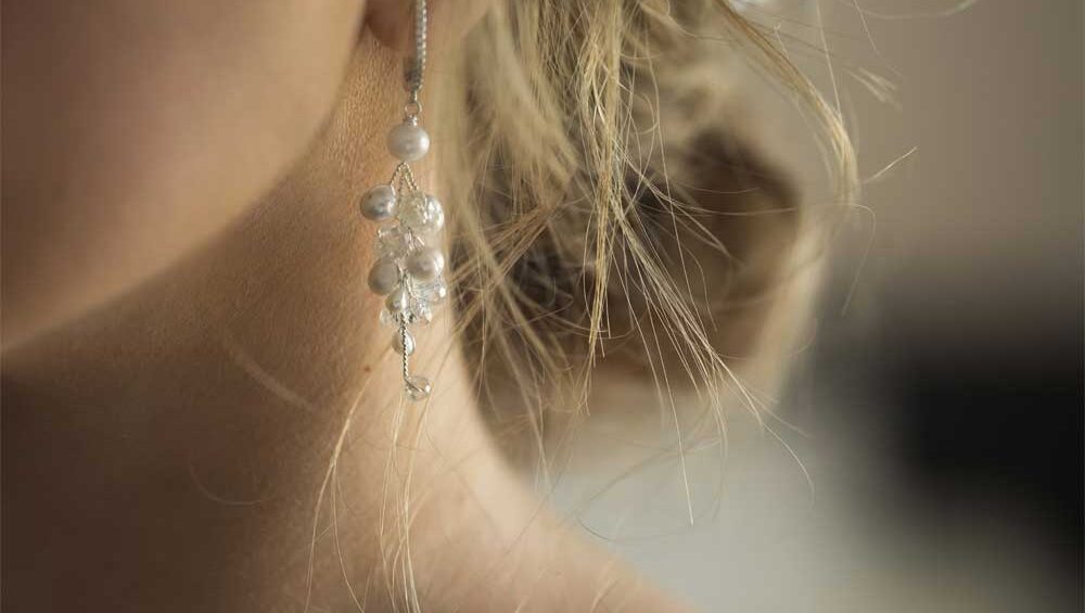 Dazzling and Delicate: The Artistry Behind Dangle Earrings Explained