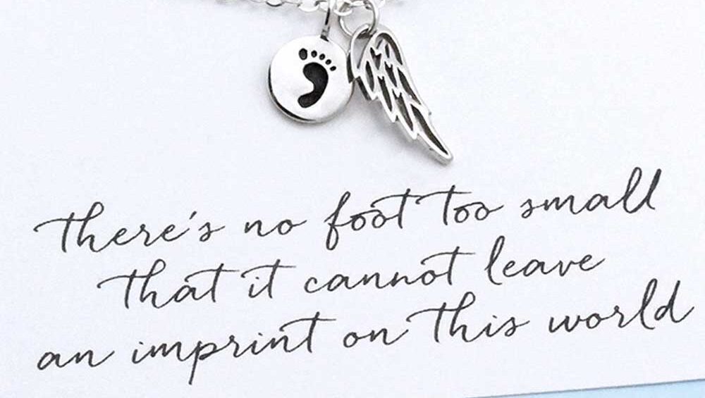 Healing through Keepsakes: How Jewelry Helps Navigate the Path of Grief