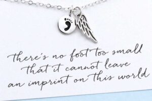 Healing through Keepsakes: How Jewelry Helps Navigate the Path of Grief