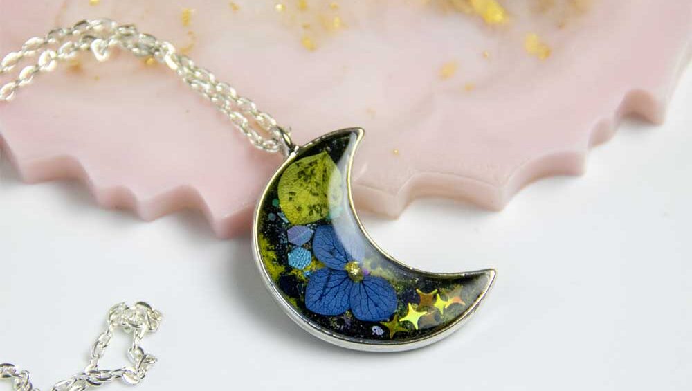 The Beauty of Resin: Unlocking the Secrets of a Stunning Jewelry Material