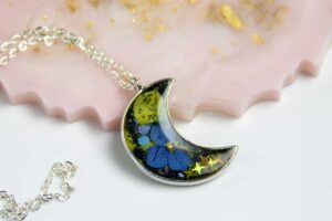 The Beauty of Resin: Unlocking the Secrets of a Stunning Jewelry Material