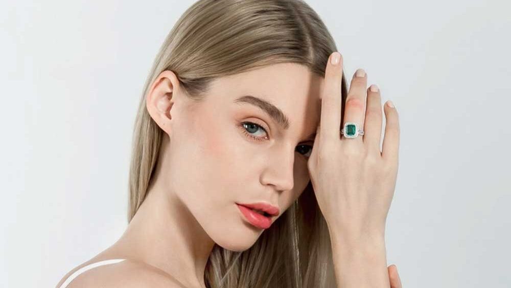 All About Cocktail Rings: Sparkling Accessories for a Glamorous Look