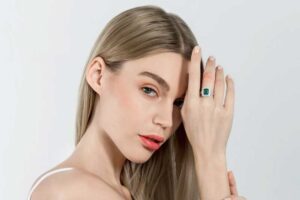 All About Cocktail Rings: Sparkling Accessories for a Glamorous Look