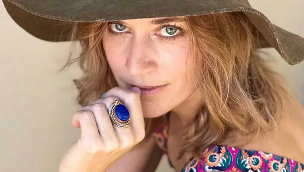 Woman wearing a wide-brim hat and a lapis lazuli statement ring, symbolizing self-discovery and inner wisdom